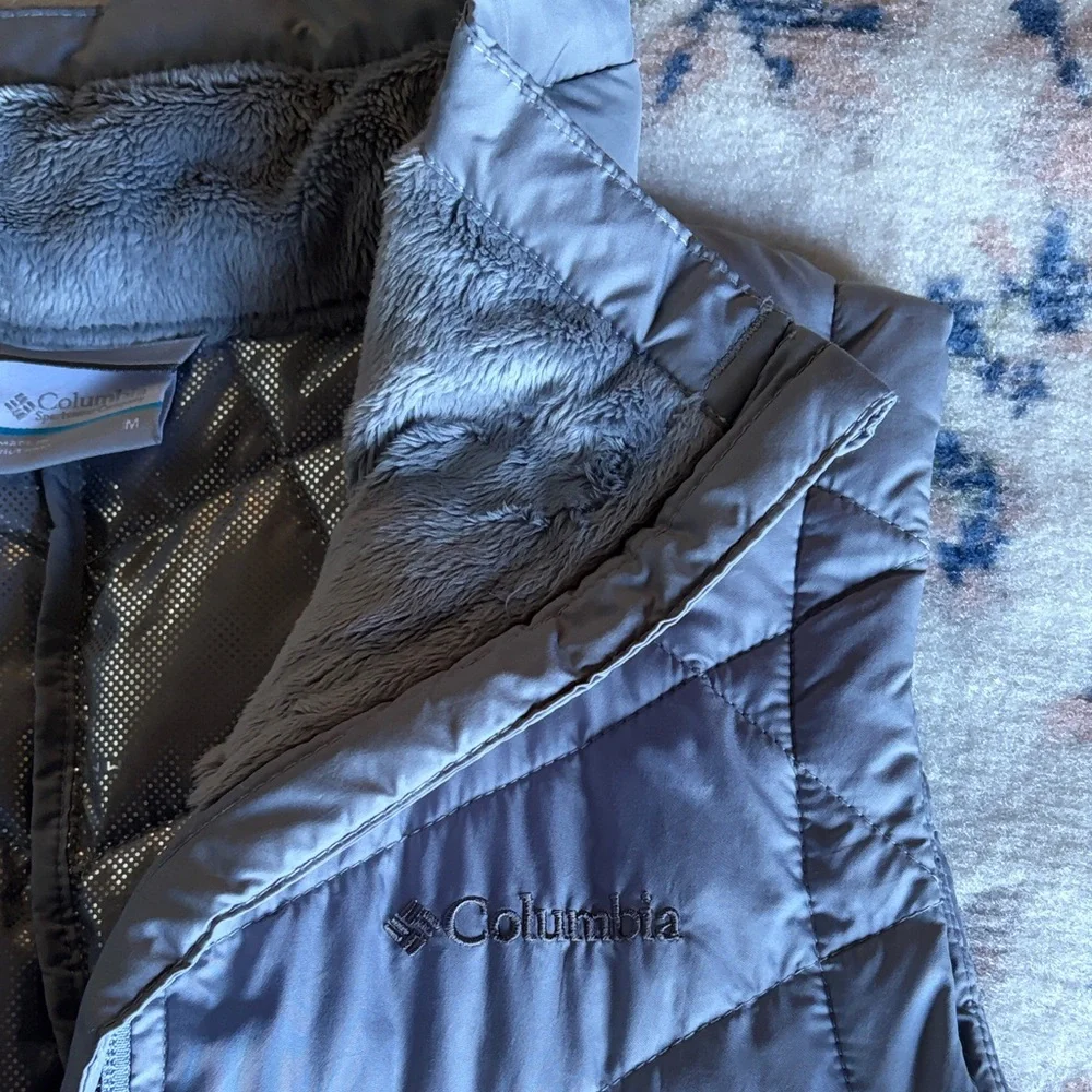 Columbia Women's Quilted Gray Vest - Picture 3 of 5